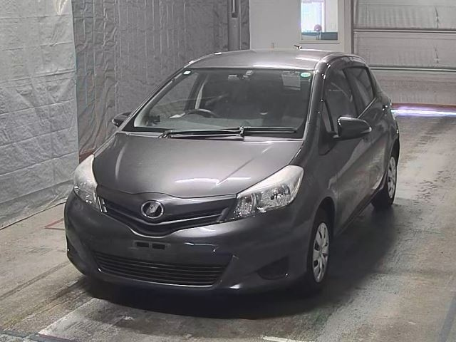 TOYOTA VITZ 2011