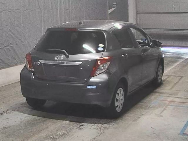 TOYOTA VITZ 2011