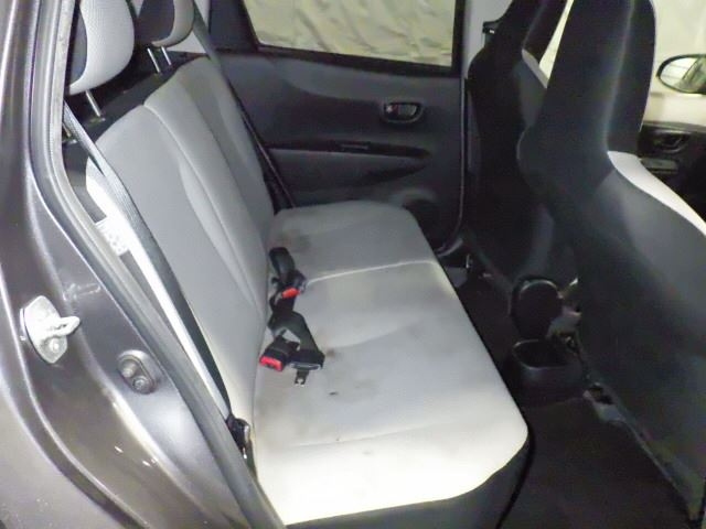 TOYOTA VITZ 2011