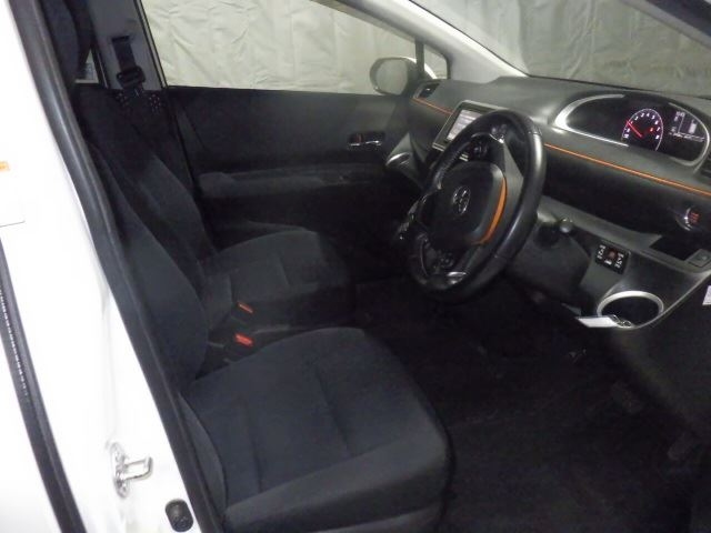TOYOTA SIENTA 2016