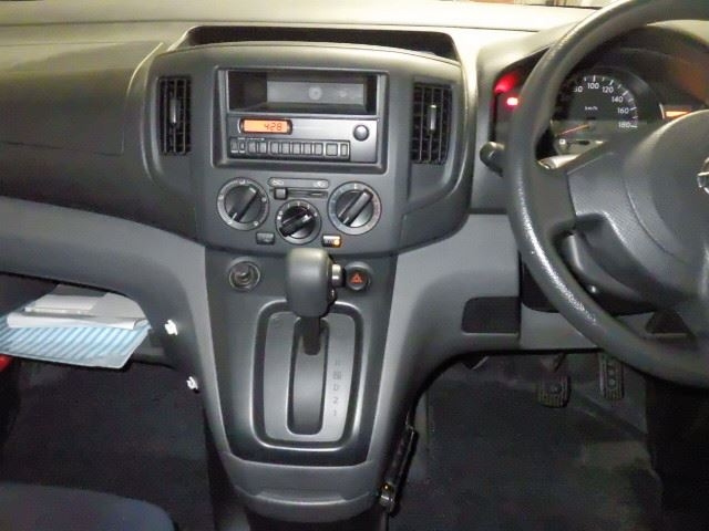 NISSAN NV200 2011