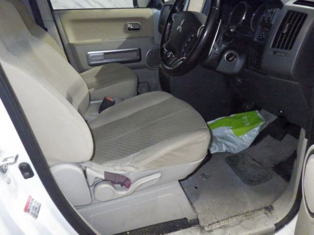 MITSUBISHI DELICA D5 2012