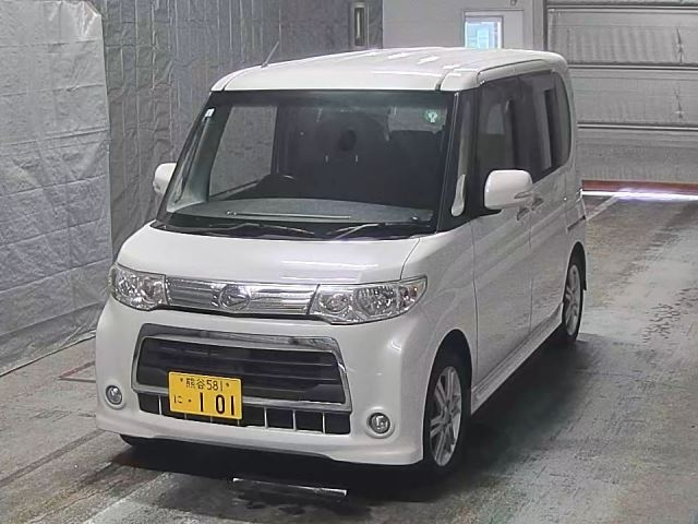 DAIHATSU TANTO 2011