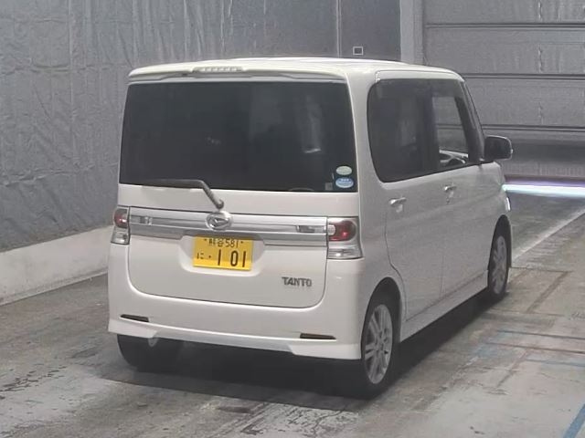 DAIHATSU TANTO 2011