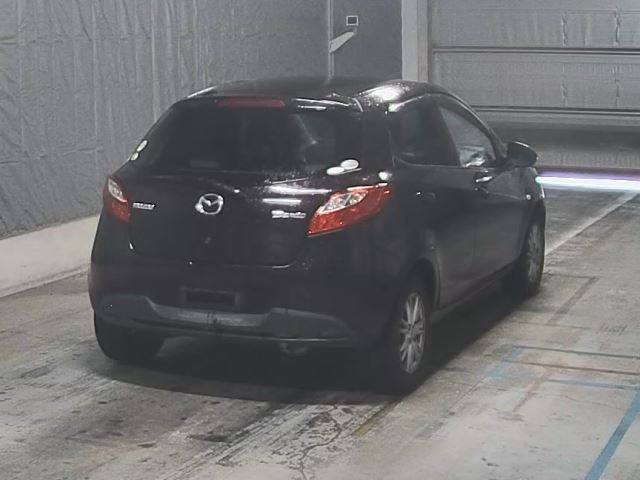 MAZDA DEMIO 2010