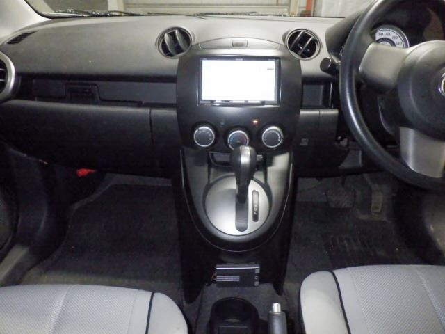 MAZDA DEMIO 2010