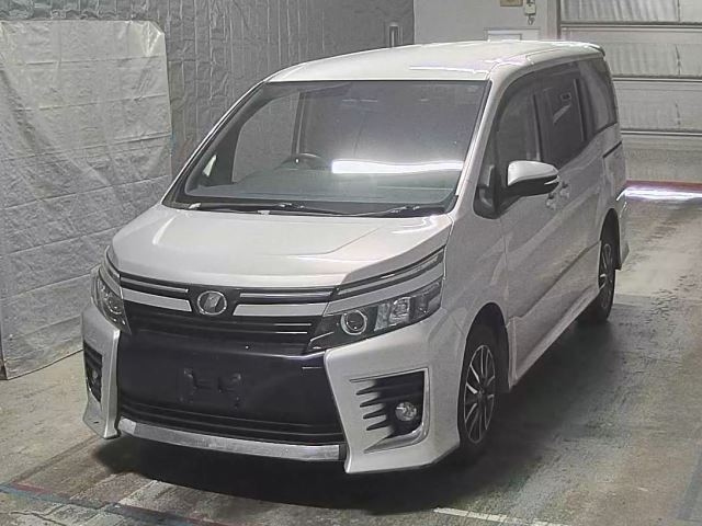TOYOTA VOXY 2014