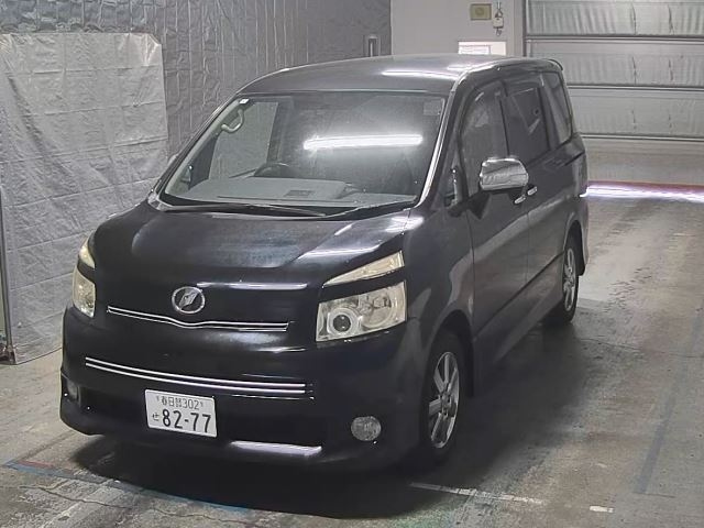 TOYOTA VOXY 2009