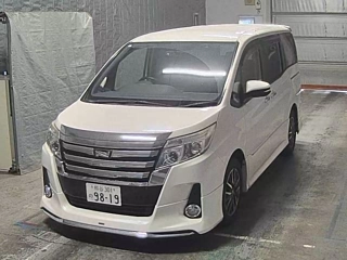 TOYOTA NOAH 2014