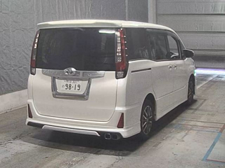 TOYOTA NOAH 2014
