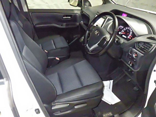 TOYOTA NOAH 2014