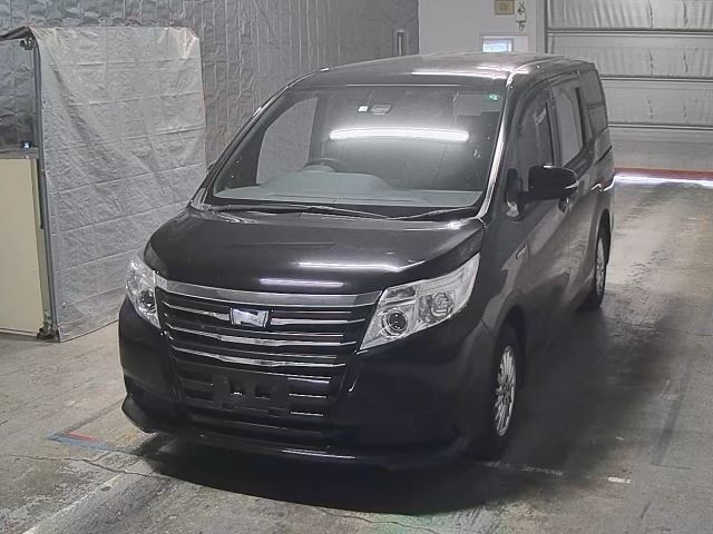 TOYOTA NOAH 2016