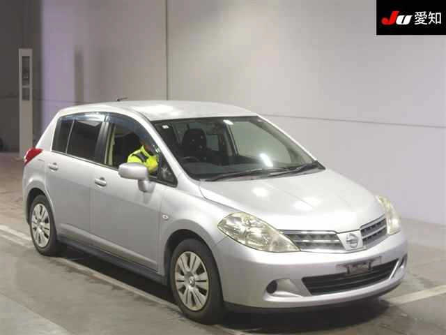 NISSAN TIIDA 2010