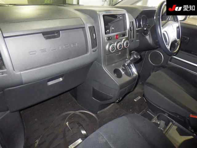MITSUBISHI DELICA D5 2010