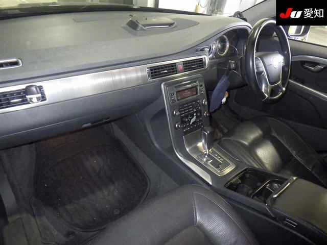 VOLVO V70 2010