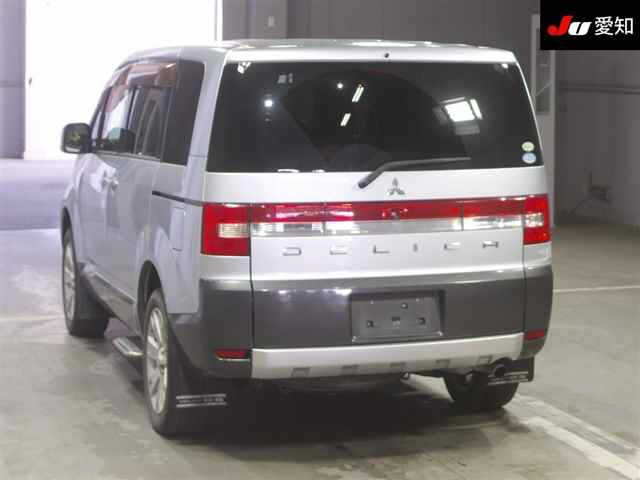 MITSUBISHI DELICA D5 2010