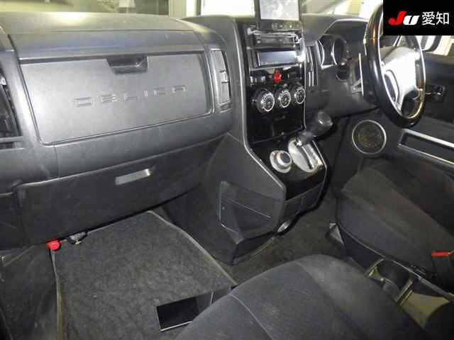 MITSUBISHI DELICA D5 2016