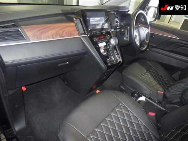 MITSUBISHI DELICA D5 2023