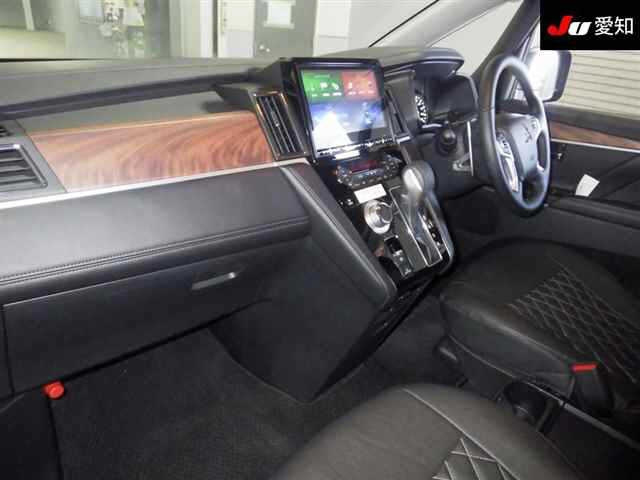 MITSUBISHI DELICA D5 2023