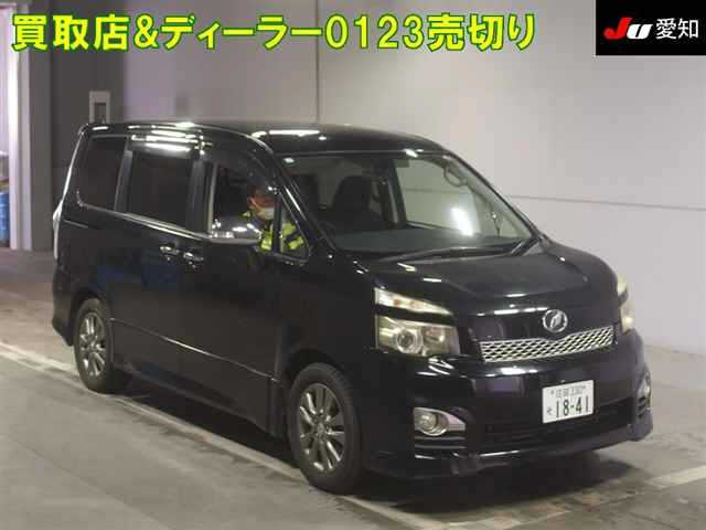 TOYOTA VOXY 2010