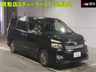 TOYOTA VOXY 2010