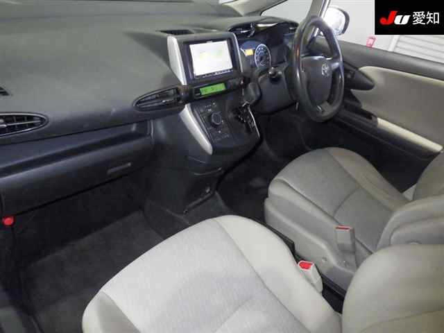 TOYOTA WISH 2011