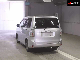 TOYOTA VOXY 2010