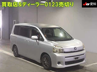 TOYOTA VOXY 2010