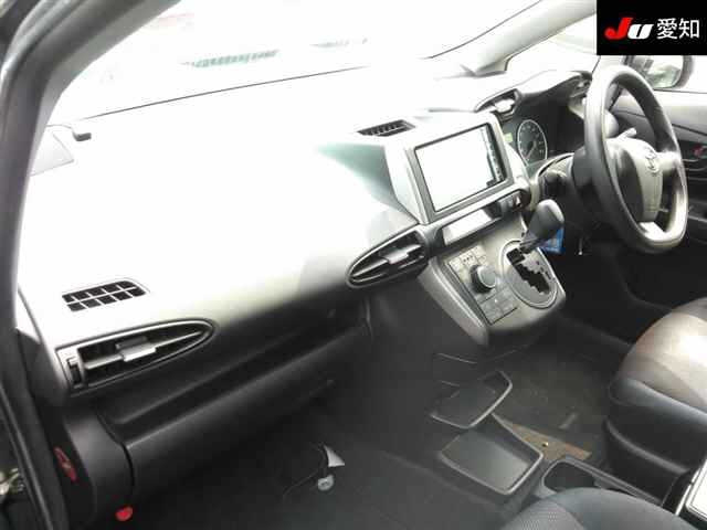 TOYOTA WISH 2013