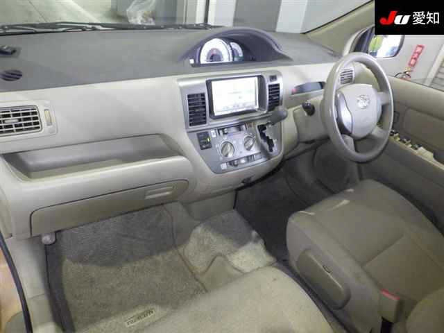 TOYOTA RAUM 2010