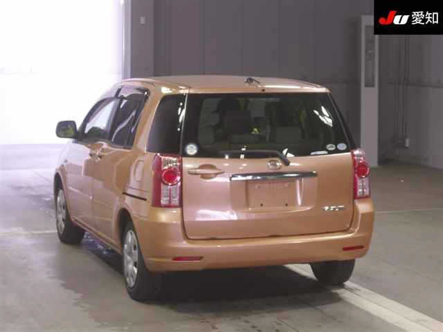 TOYOTA RAUM 2010