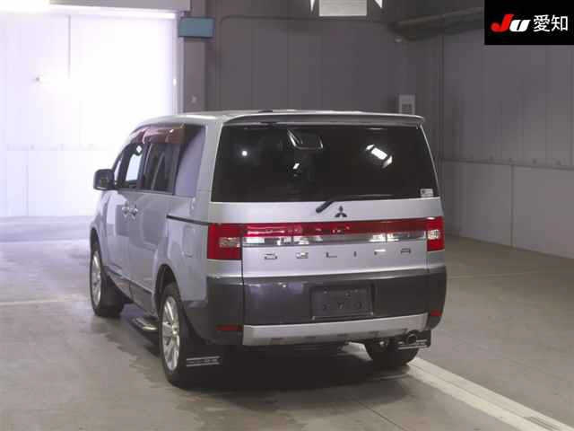MITSUBISHI DELICA D5 2010