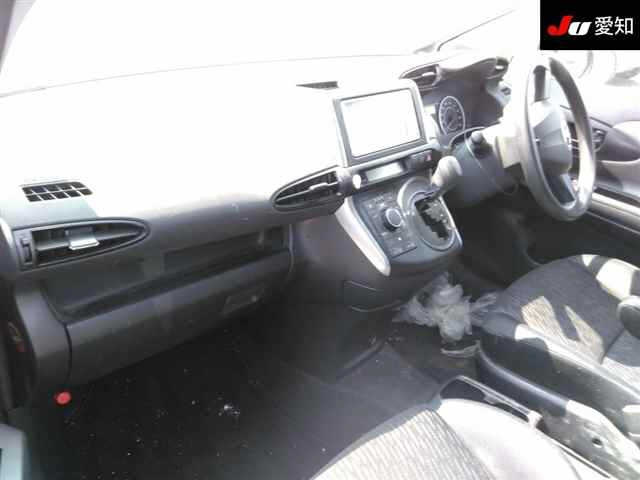 TOYOTA WISH 2010