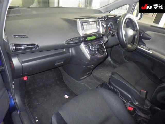 TOYOTA WISH 2010