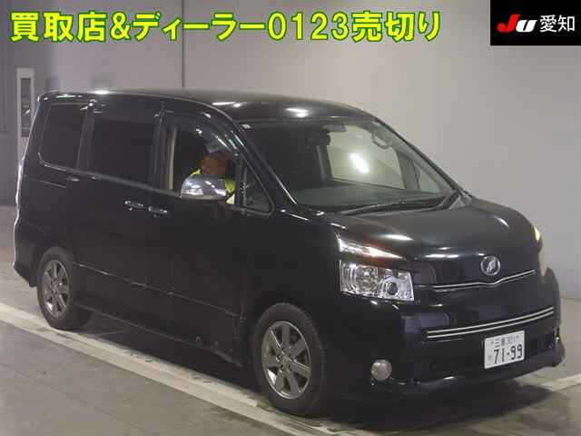 TOYOTA VOXY 2009