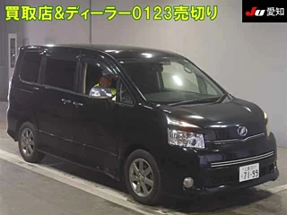 TOYOTA VOXY 2009
