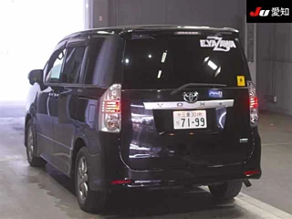 TOYOTA VOXY 2009