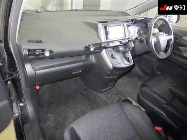 TOYOTA WISH 2010