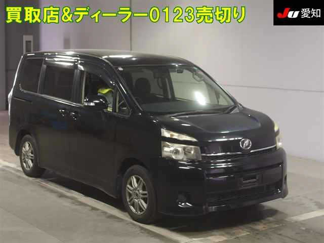 TOYOTA VOXY 2012