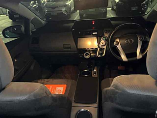 TOYOTA PRIUS ALPHA 2013