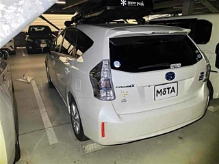 TOYOTA PRIUS ALPHA 2013