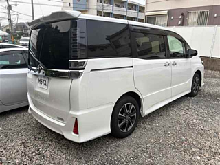 TOYOTA VOXY 2021