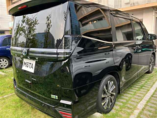 TOYOTA VOXY 2023