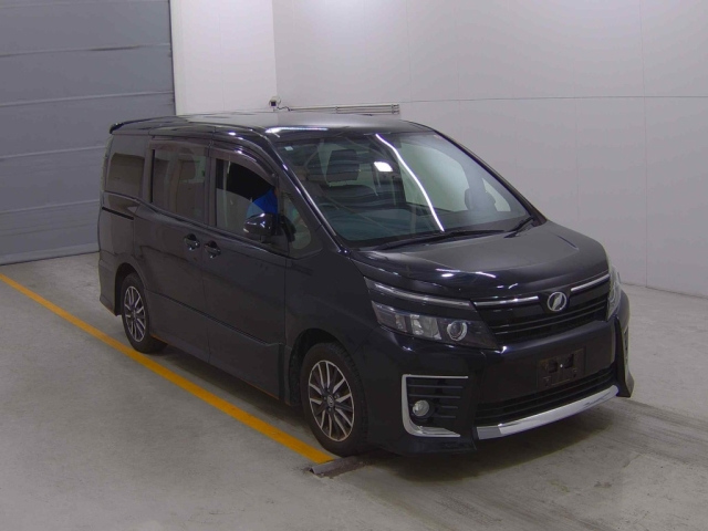 TOYOTA VOXY 2014