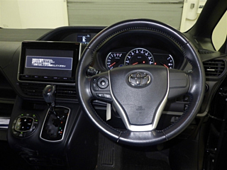 TOYOTA VOXY 2014
