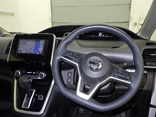 NISSAN SERENA 2018