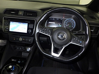 NISSAN LEAF 2019