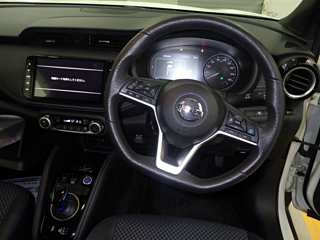 NISSAN KIX 2020