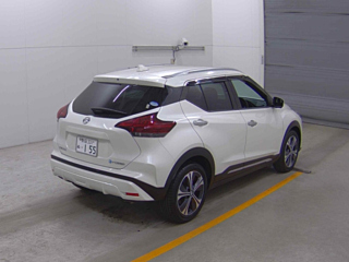 NISSAN KIX 2021