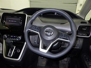 NISSAN SERENA 2018
